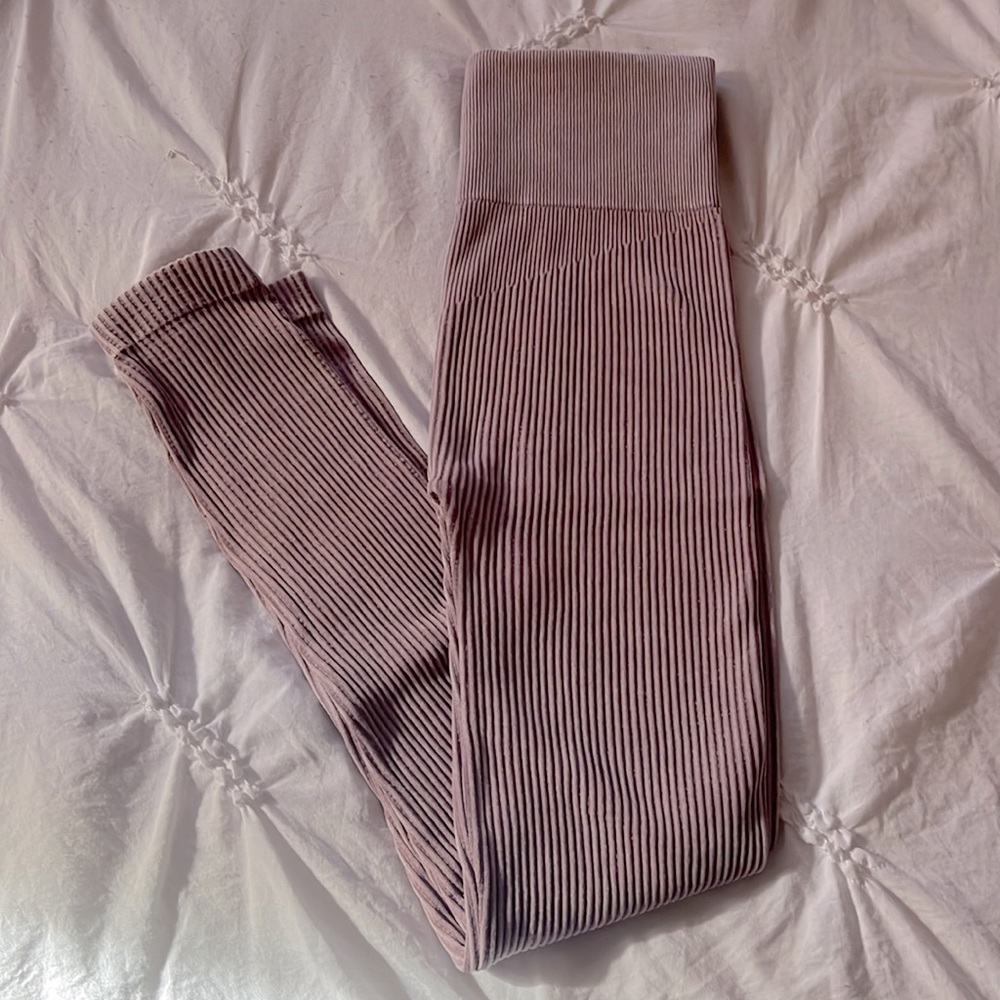 aura lilac leggings